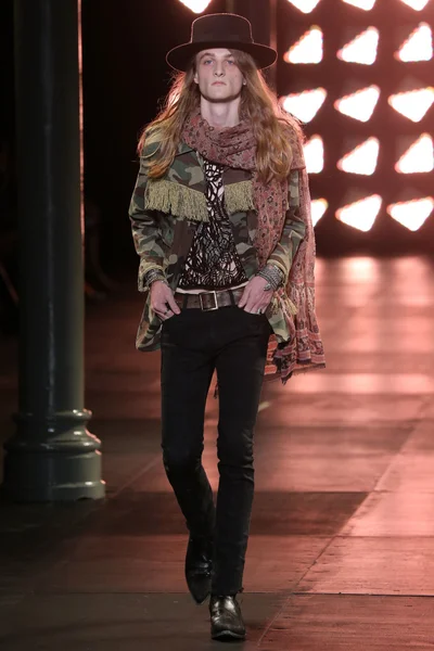 Look 15